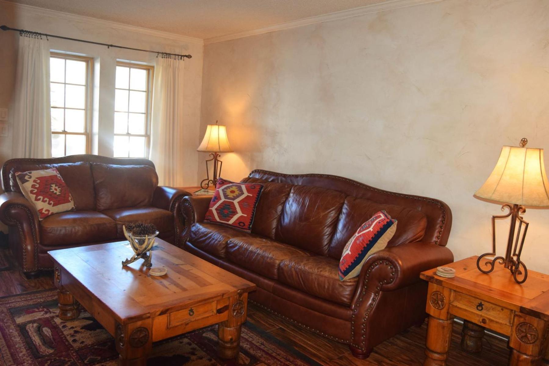 Claim Jumper Townhouse 16 - On The River - Across From The Fishing Ponds - In Town - Near The Ski Area - Fireplace - Wifi - Sate Red River Exterior photo